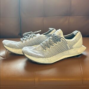 Stylish Gray Women’s Sneakers